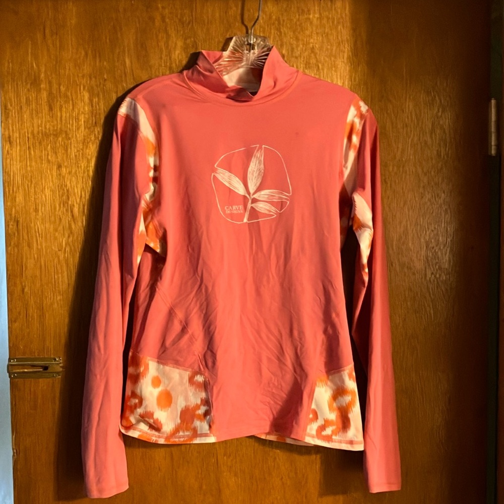 Carver sun/rash guard long sleeved shirt.